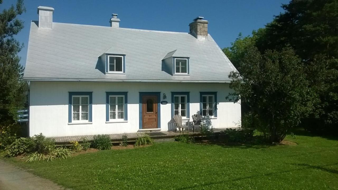 Au Vieux Foyer Bed & Breakfast Saint-Pierre-de-l'Ile-d'Orleans Exterior photo