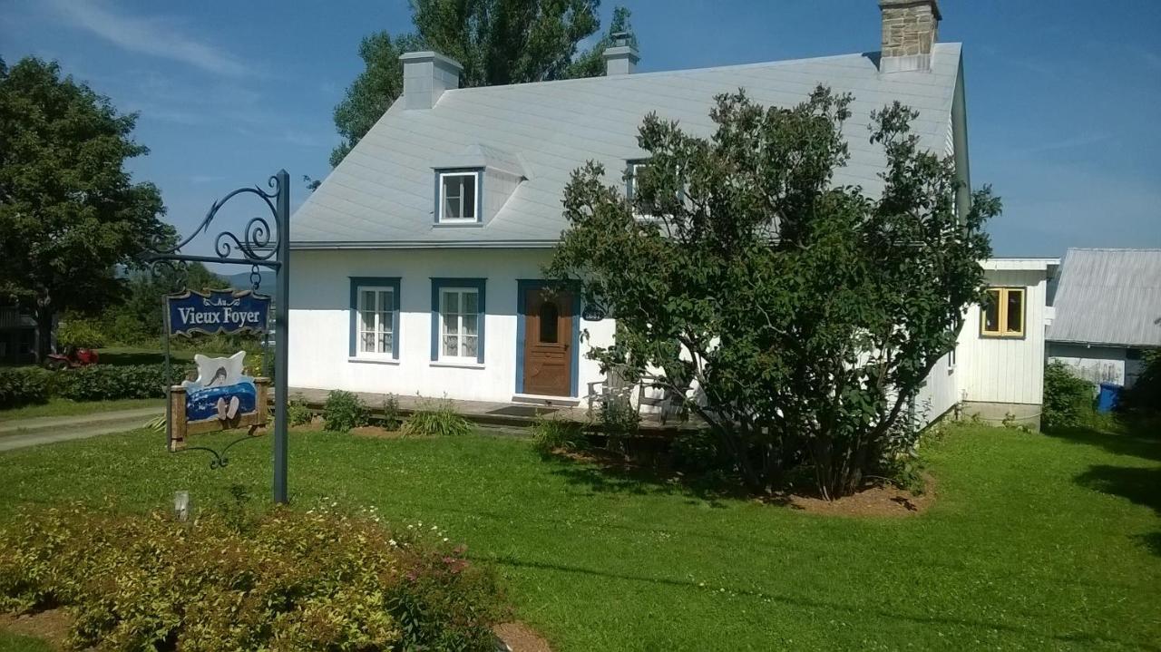 Au Vieux Foyer Bed & Breakfast Saint-Pierre-de-l'Ile-d'Orleans Exterior photo