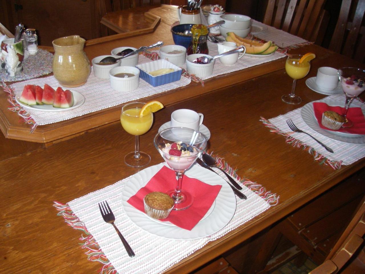 Au Vieux Foyer Bed & Breakfast Saint-Pierre-de-l'Ile-d'Orleans Exterior photo